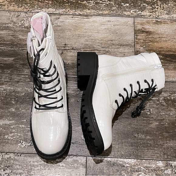 Nicole Miller Boots New York Snakeskin Combat Moto City White Size 7 NEW - Picture 15 of 16